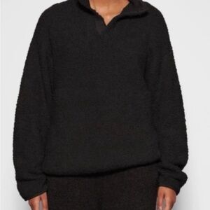 Skims 2x/3x black pullover